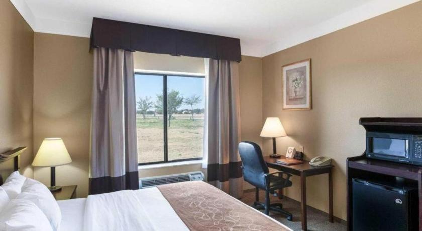 Comfort Suites Plainview Esterno foto